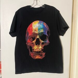 Gildan mens black short sleeve tee with multi color skull
